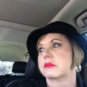 Meet your Posher, Gloria